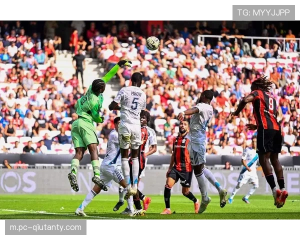 里尔vs马赛，主队定位球战术制造多次威胁