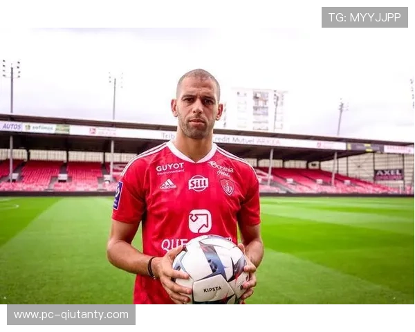 布雷斯特前锋阿诺克赛季低迷，训练加练射门求突破